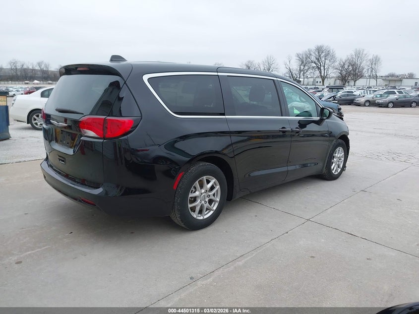 2024 Chrysler Voyager Lx
