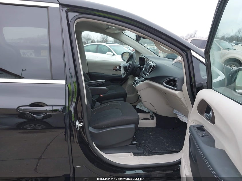 2024 Chrysler Voyager Lx