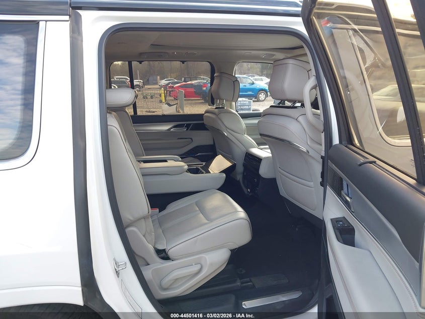 2022 Jeep Grand Wagoneer Series Ii 4X4 VIN: 1C4SJVFP0NS117807 Lot: 44501416