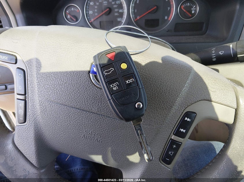 2004 Volvo V70 2.4 VIN: YV1SW64A442357084 Lot: 44501423