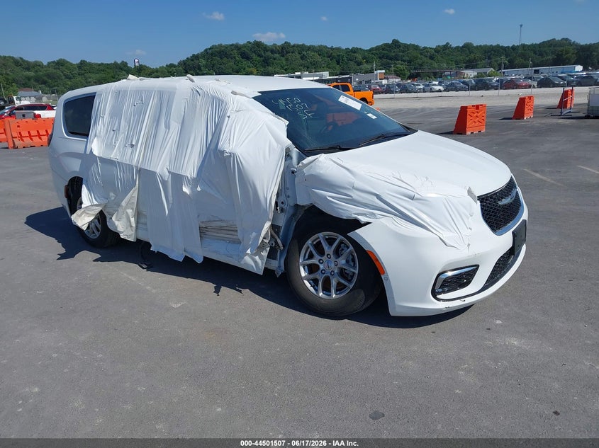Vin: 2c4rc1bg2rr110887, lot: 44998263, chrysler pacifica touring l 2024 img_1