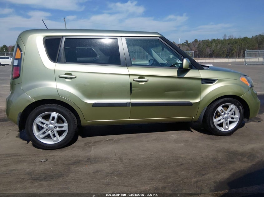 2011 Kia Soul + VIN: KNDJT2A21B7304200 Lot: 44501509
