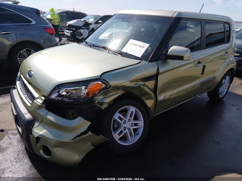 2011 Kia Soul + VIN: KNDJT2A21B7304200 Lot: 44501509