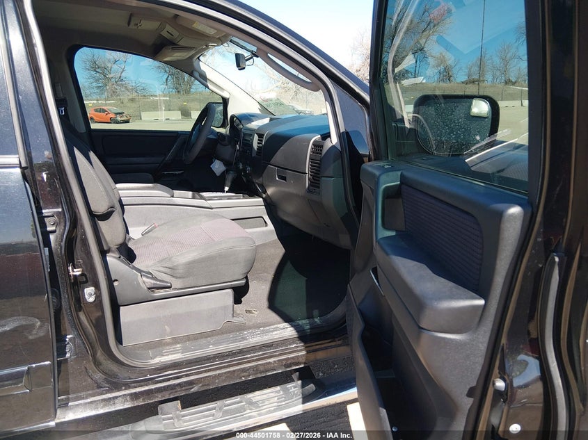 2011 Nissan Titan Sv