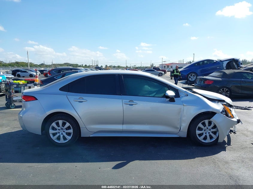 VIN JTDEPMAE9NJ226381 2022 TOYOTA COROLLA LE