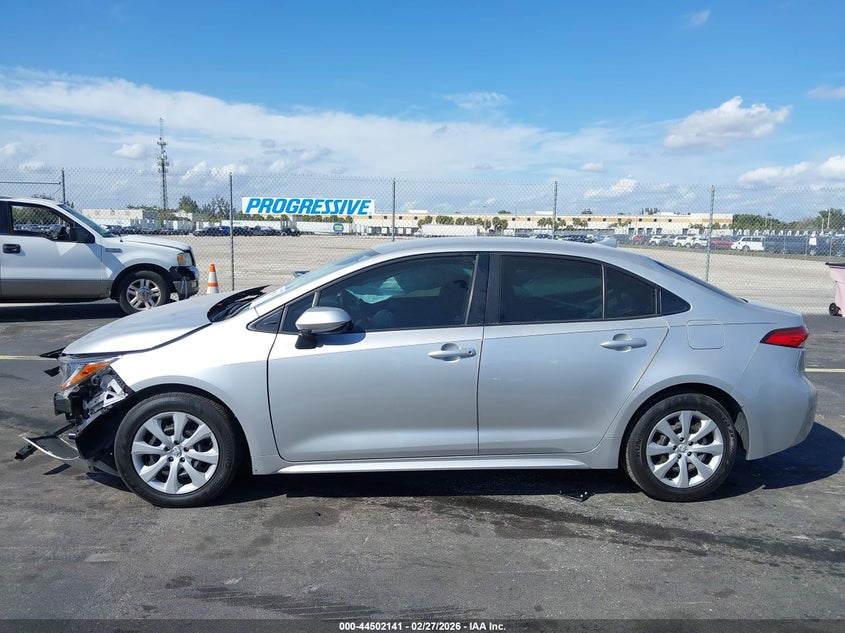 VIN JTDEPMAE9NJ226381 2022 TOYOTA COROLLA LE