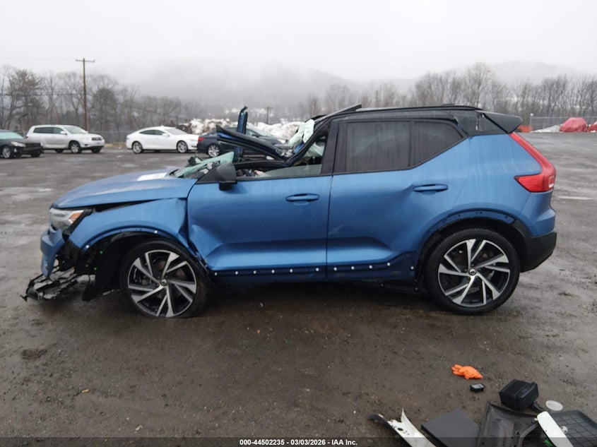 2020 Volvo Xc40 T5 R-Design VIN: YV4162UMXL2311081 Lot: 44502235