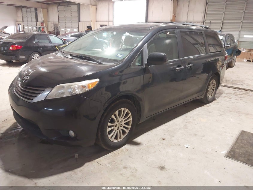 2016 Toyota Sienna Xle 8 Passenger
