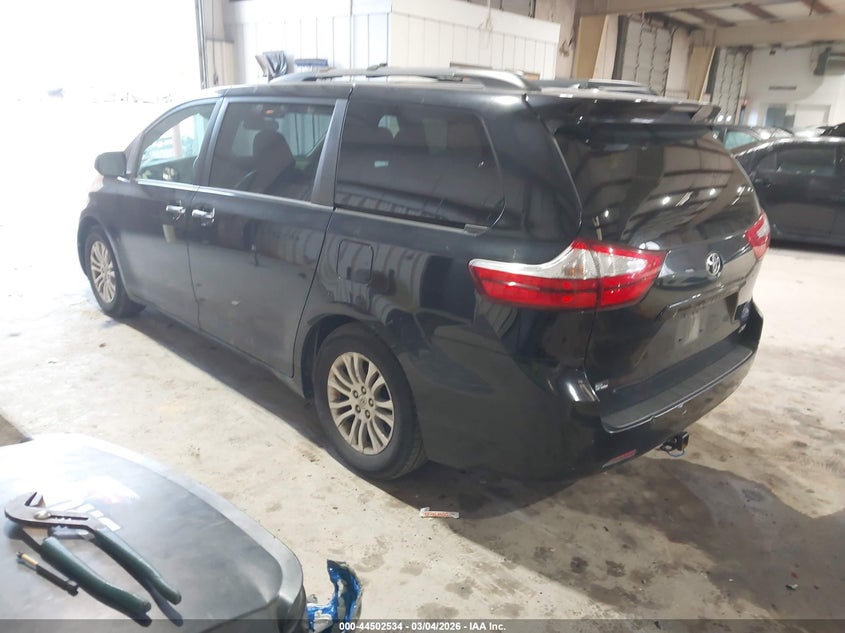 2016 Toyota Sienna Xle 8 Passenger