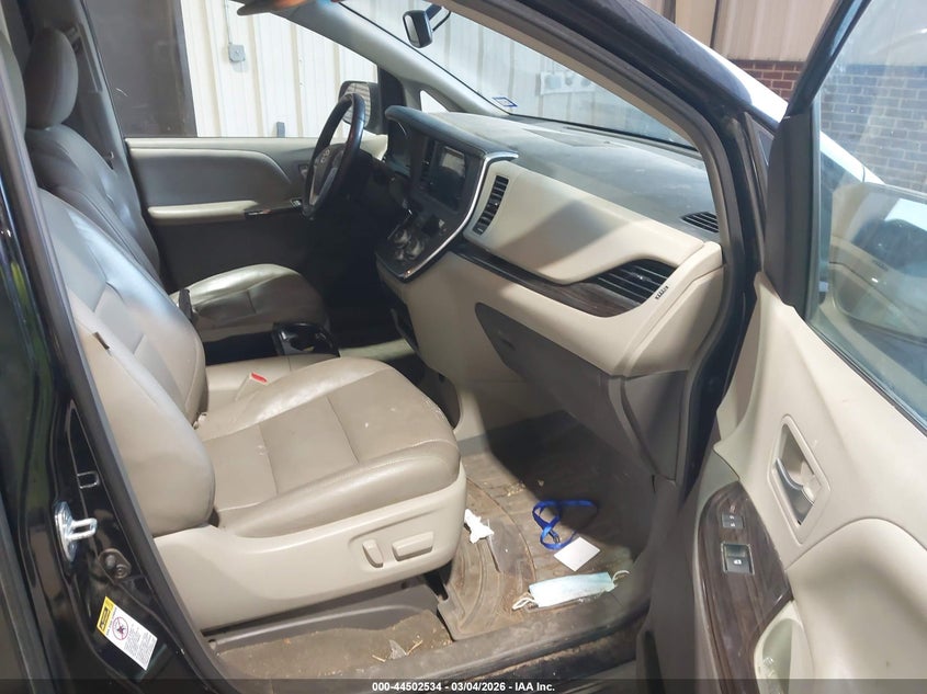 2016 Toyota Sienna Xle 8 Passenger