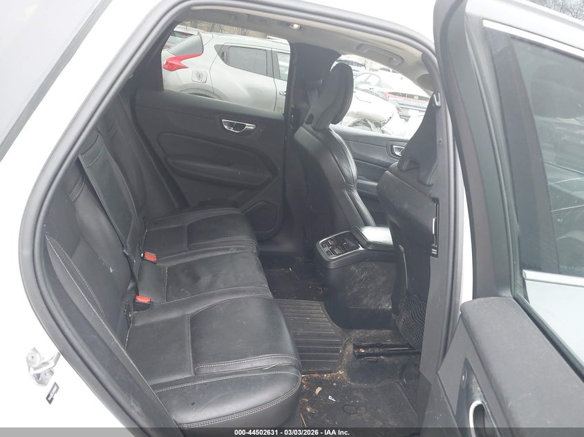 VOLVO XC60 - zdjęcie 8
