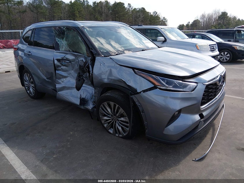 2021 Toyota Highlander Hybrid Platinum