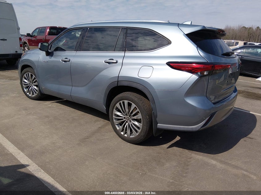 2021 Toyota Highlander Hybrid Platinum