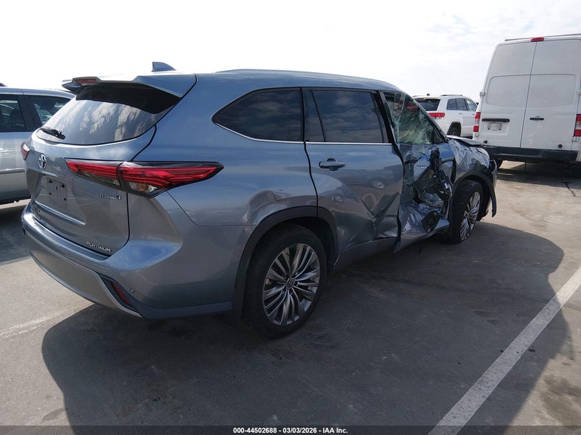 2021 Toyota Highlander Hybrid Platinum
