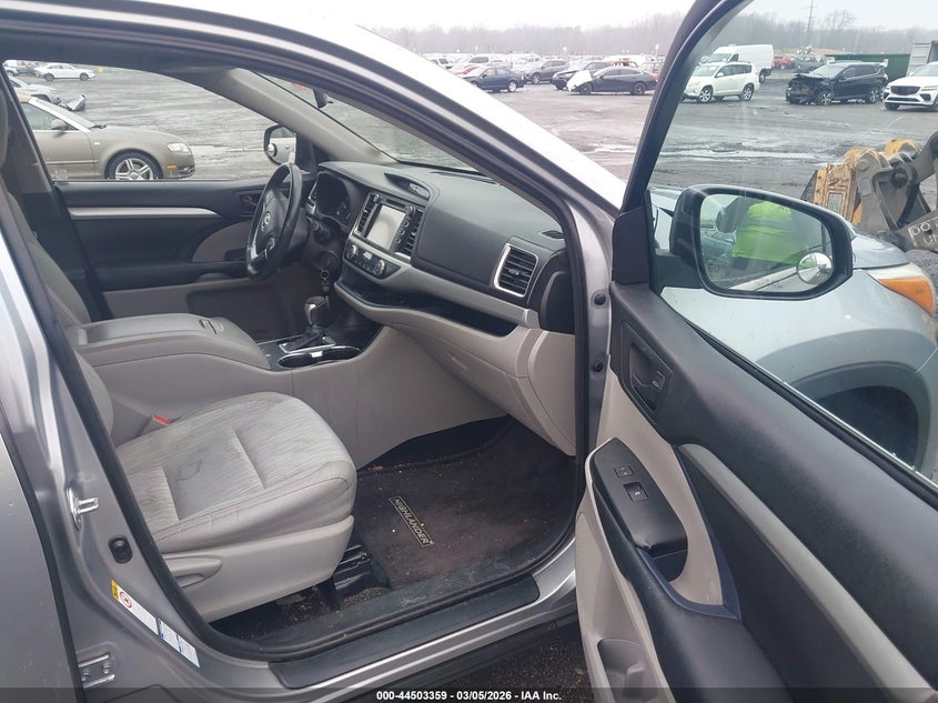 2016 Toyota Highlander Le Plus V6