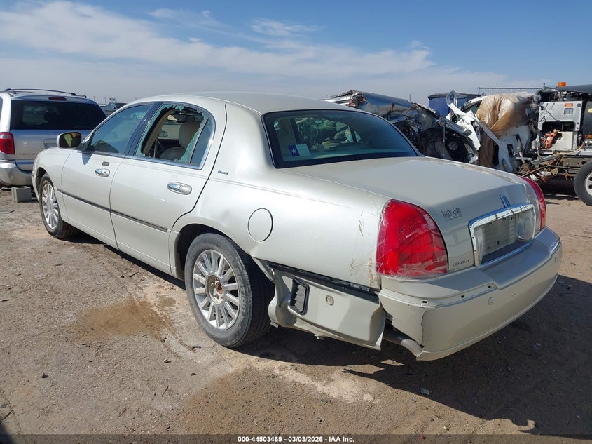 2004 Lincoln Town Car Ultimate