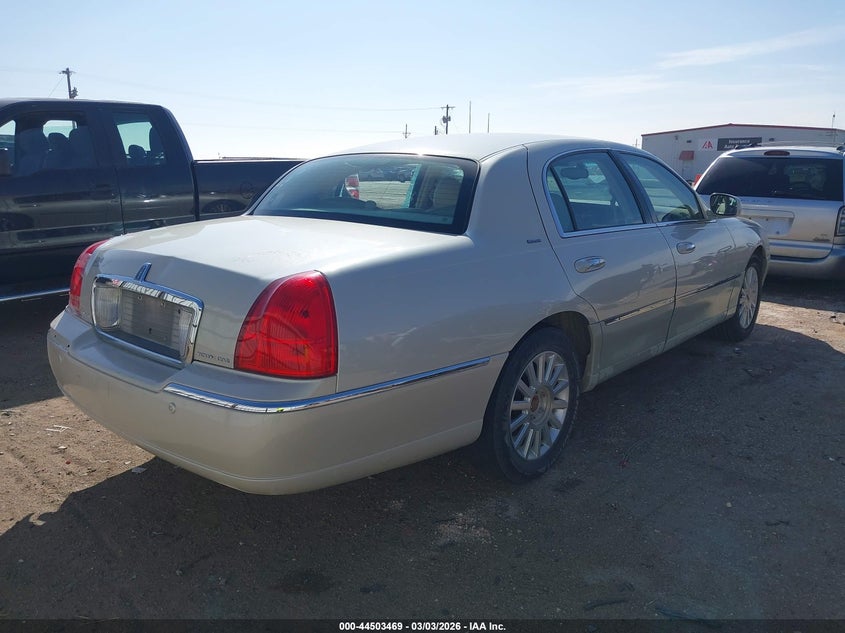 2004 Lincoln Town Car Ultimate