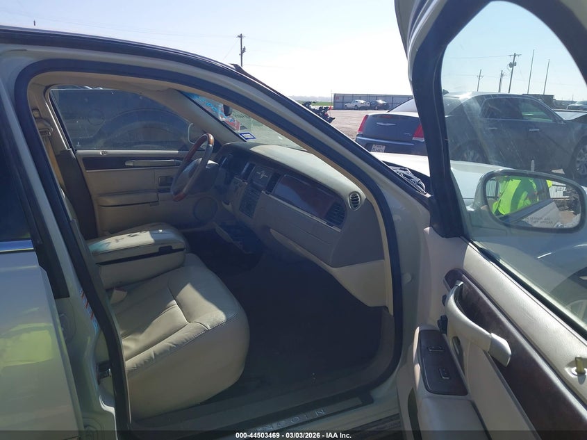 2004 Lincoln Town Car Ultimate