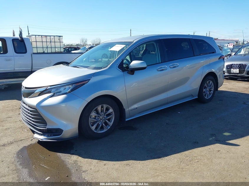 2021 Toyota Sienna Le