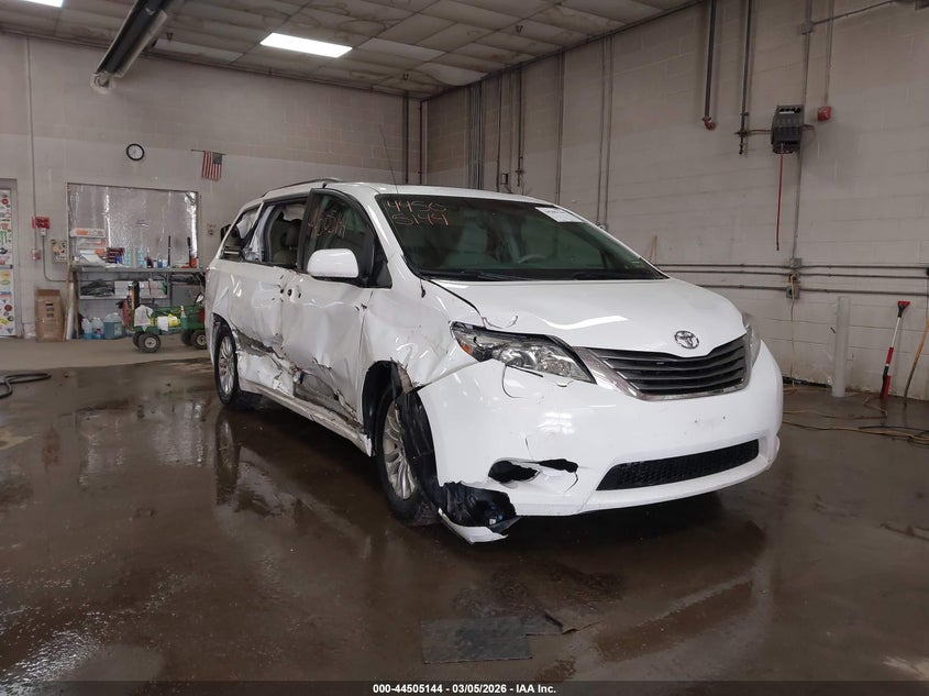 2014 Toyota Sienna Xle V6 8 Passenger