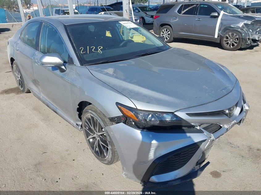 TOYOTA CAMRY SE 2024