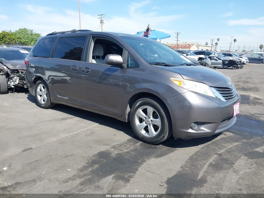 2015 Toyota Sienna Le 8 Passenger