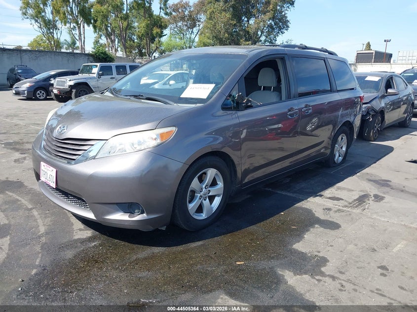 2015 Toyota Sienna Le 8 Passenger