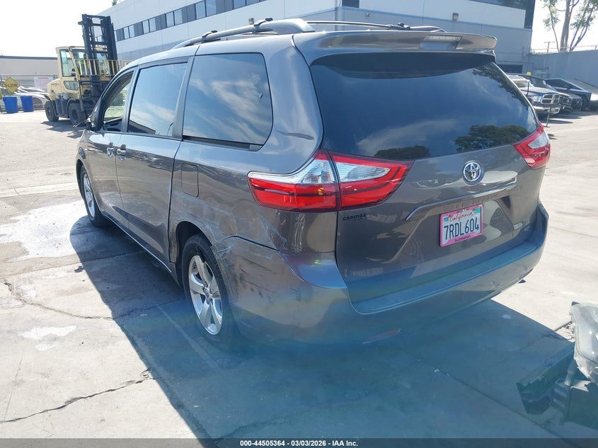 2015 Toyota Sienna Le 8 Passenger