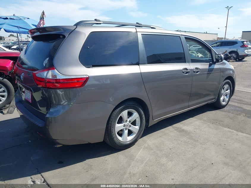 2015 Toyota Sienna Le 8 Passenger