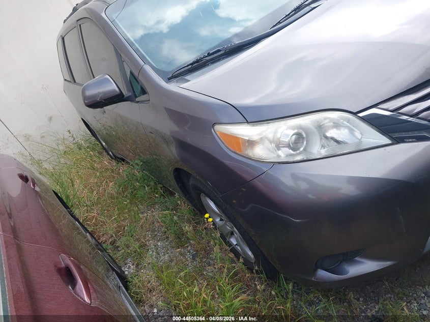 2015 Toyota Sienna Le 8 Passenger