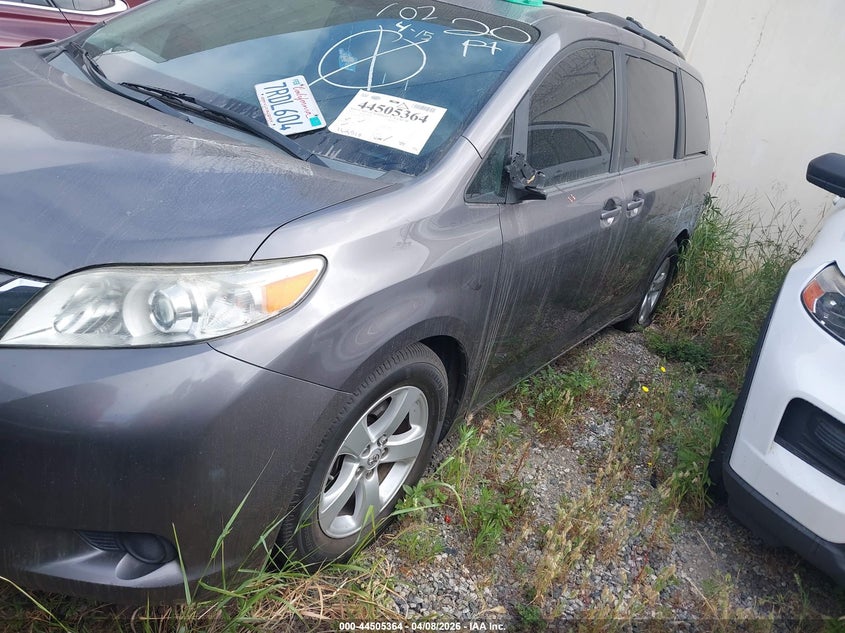 2015 Toyota Sienna Le 8 Passenger