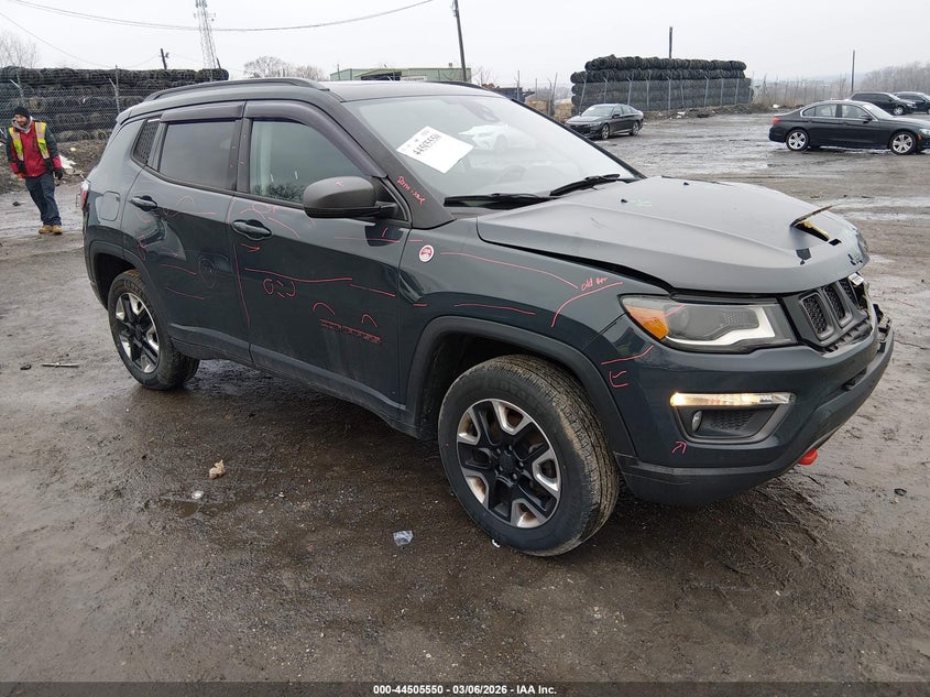 3C4NJDDBXJT270072 JEEP COMPASS Photo 1