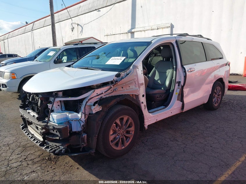 2023 Toyota Sienna Xle