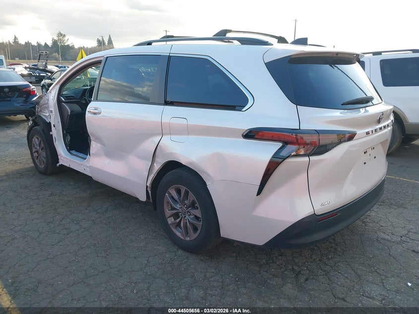 2023 Toyota Sienna Xle