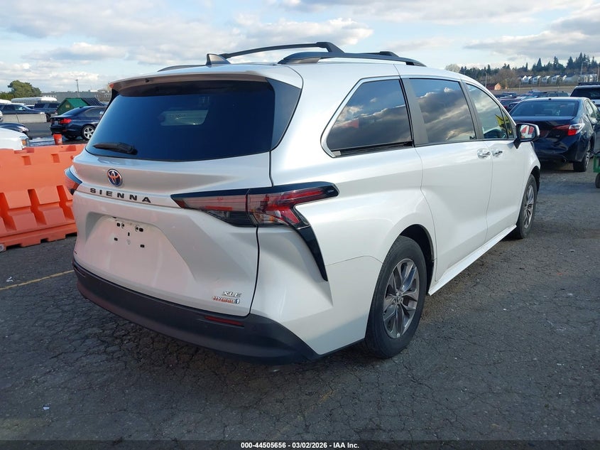 2023 Toyota Sienna Xle