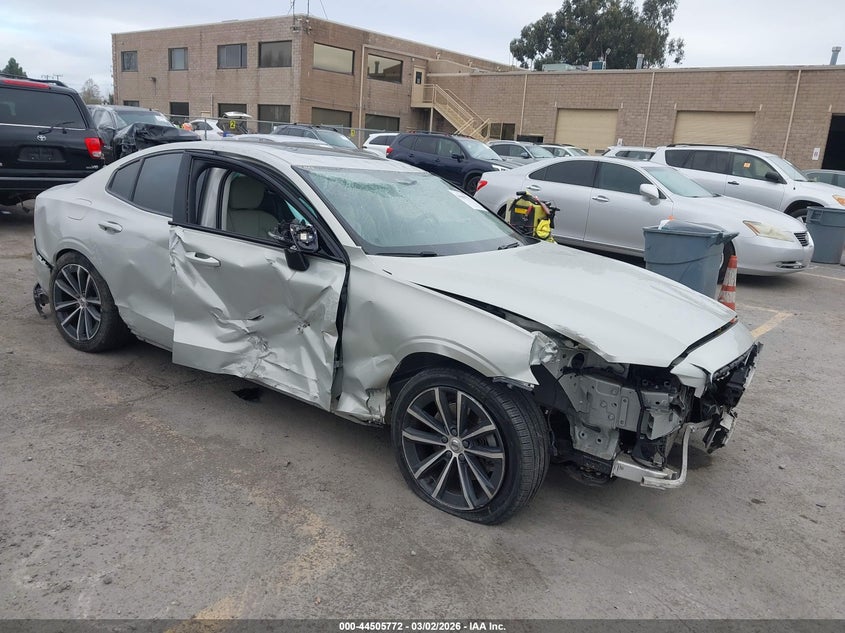 2021 VOLVO S60 T5 MOMENTUM