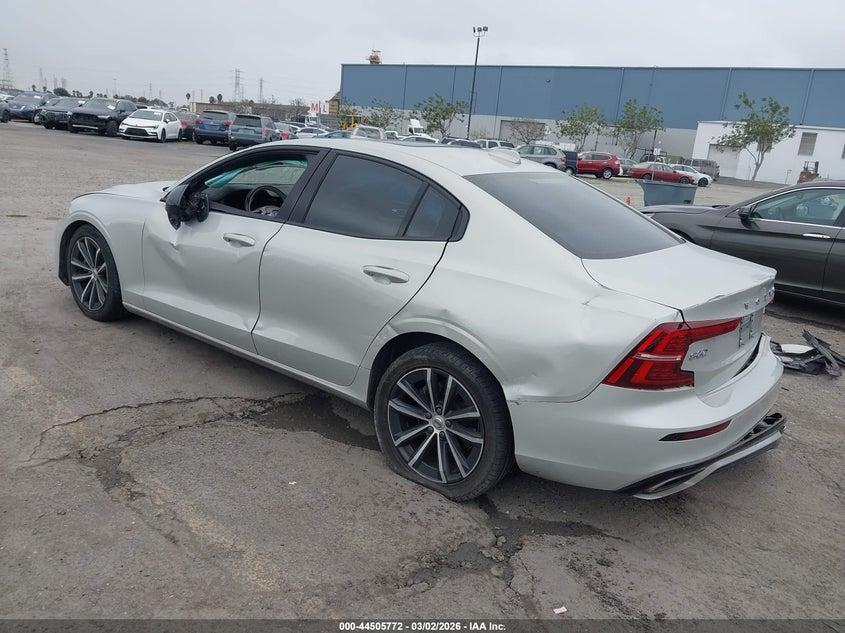 Vin: 7jr102tz8mg126745, lot: 45002528, volvo s60 t5 momentum 20213