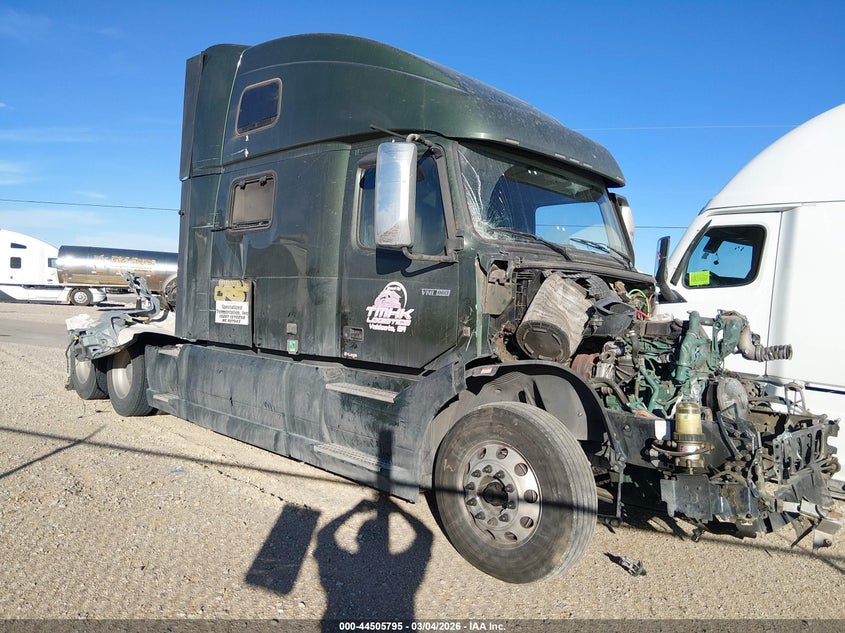 2022 VOLVO VNL