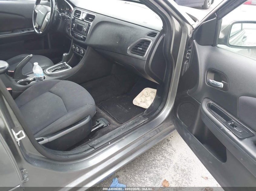 2013 Chrysler 200 Touring