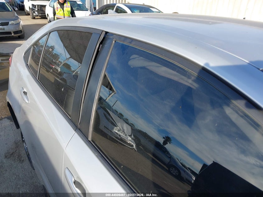 VIN JTDS4MCE9PJ100601 2023 TOYOTA COROLLA SE