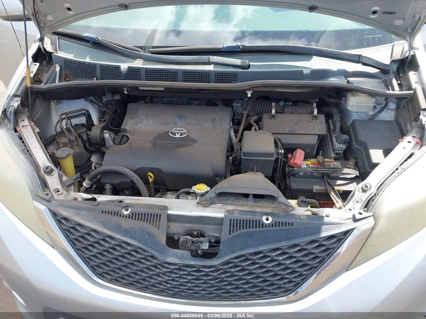 2012 Toyota Sienna 3.5 Se 8 Passenger blue Lot 111044506545 Vin 5TDXK3DC6CS229590