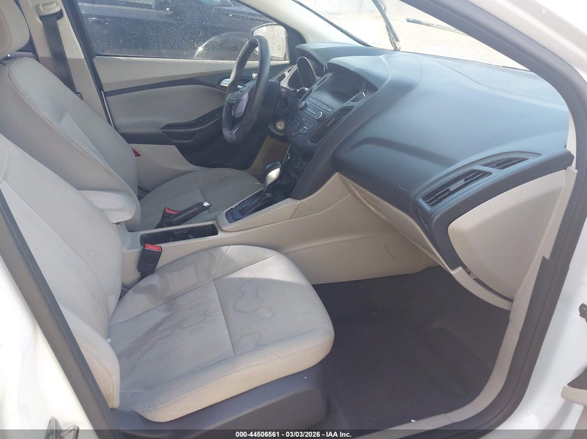 VIN 1FADP3F20JL218016 2018 FORD FOCUS SE