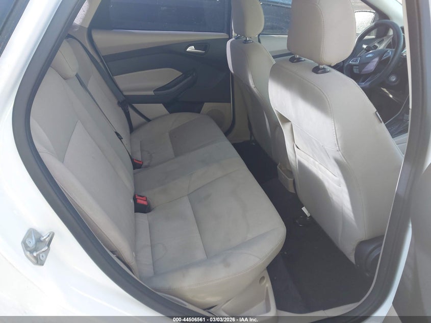 VIN 1FADP3F20JL218016 2018 FORD FOCUS SE