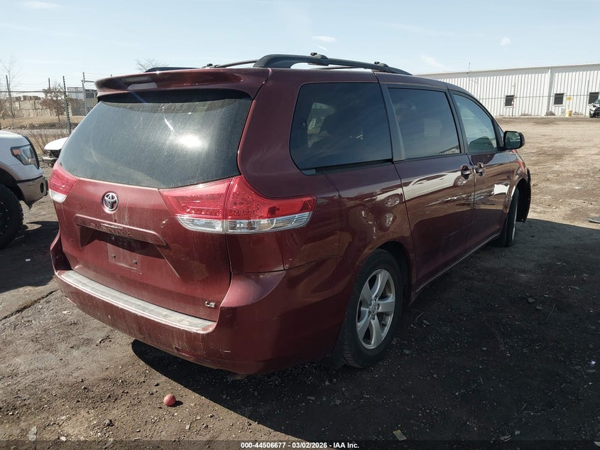 2012 Toyota Sienna Le V6 8 Passenger