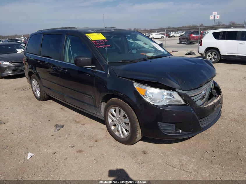 2012 Volkswagen Routan Se