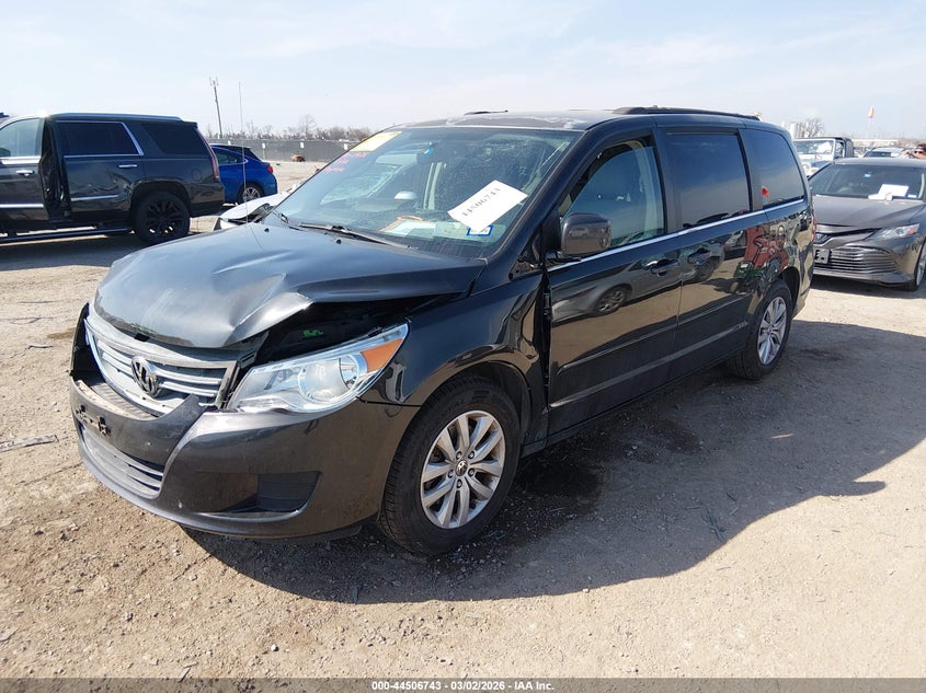 2012 Volkswagen Routan Se
