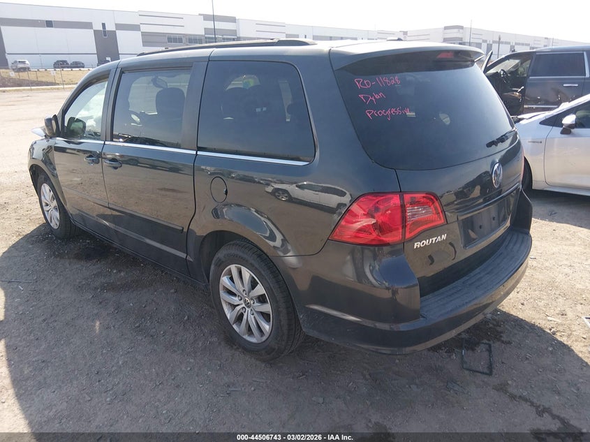 2012 Volkswagen Routan Se