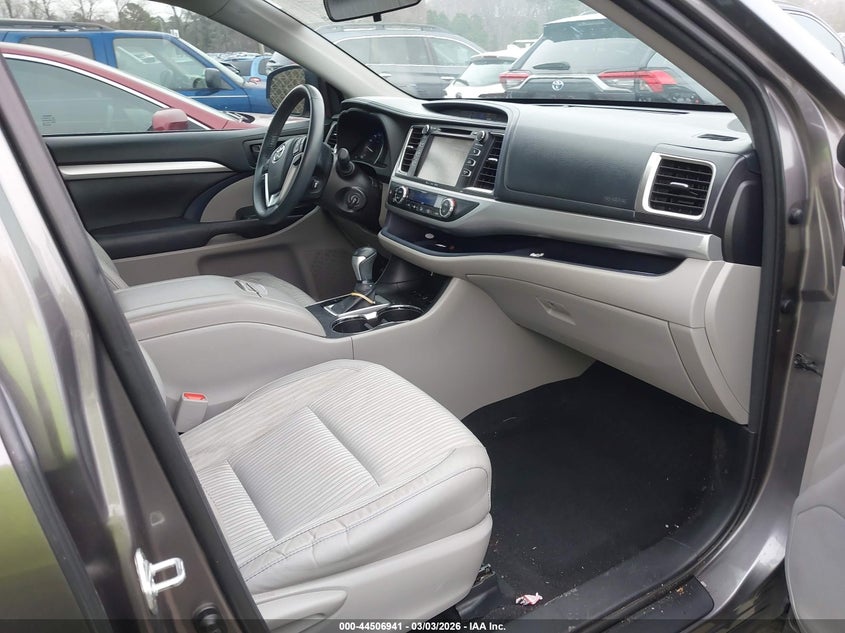 2016 Toyota Highlander Le Plus V6