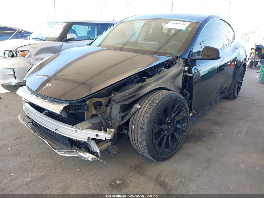 2022 Tesla Model Y Long Range Dual Motor All-Wheel Drive