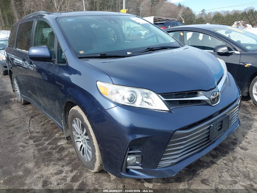 2018 Toyota Sienna Xle 8 Passenger
